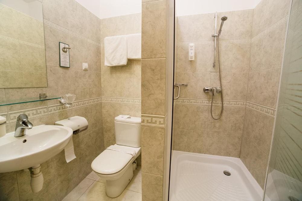 Standard Twin Room room - Image 2