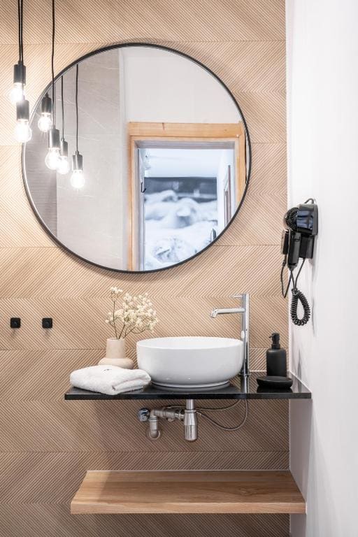 Double or Twin Room with Shower room - Image 1