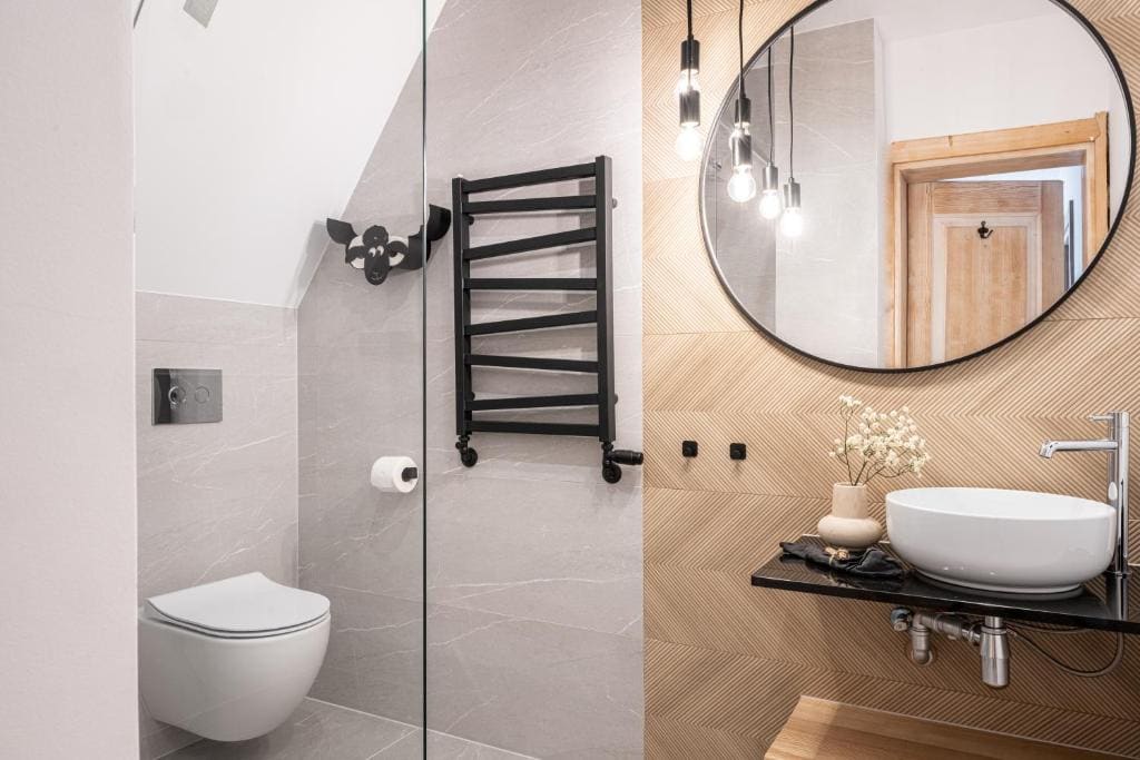 Double or Twin Room with Shower room - Image 3