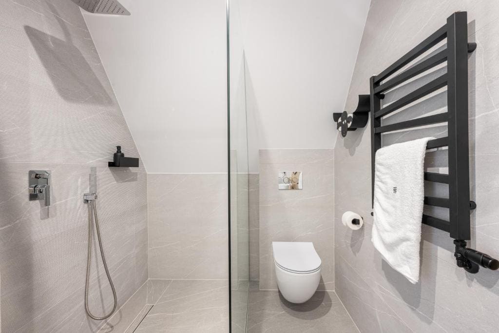 Double or Twin Room with Shower room - Image 2