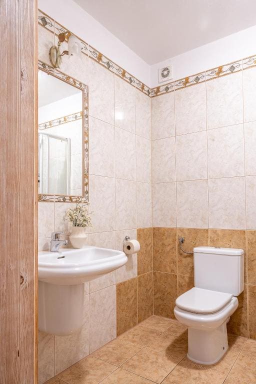 Quadruple Room with Two Bedrooms room - Image 2