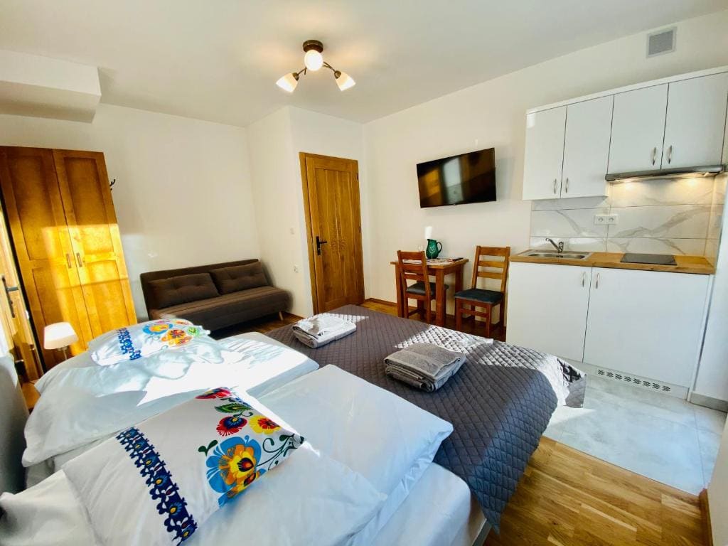 Deluxe Double Room with Extra Bed room - Image 2