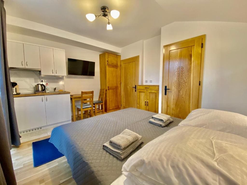 King Room with Mountain View room - Image 2
