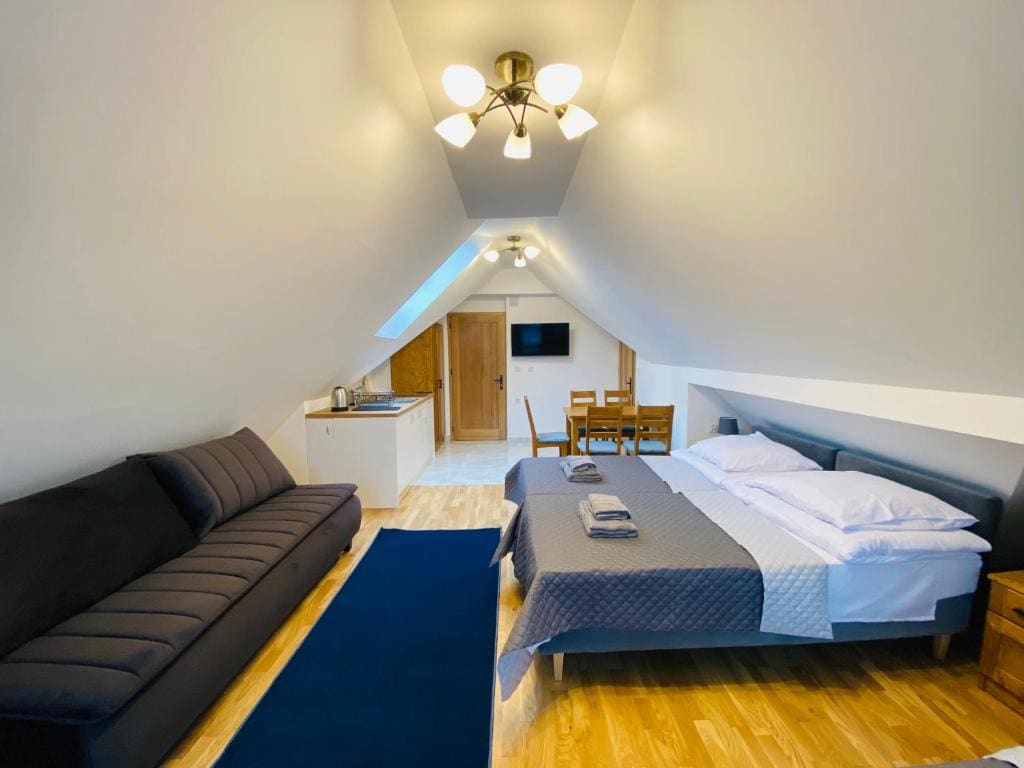 Studio with Mountain View room - Image 3