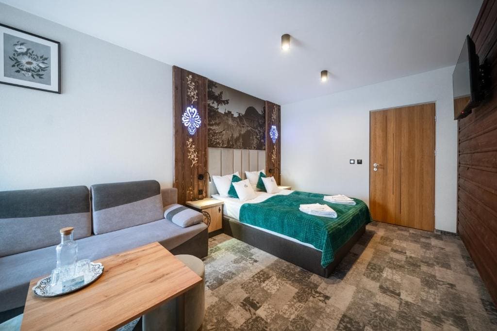 Quadruple Room with balcony and mountain view room - Image 2