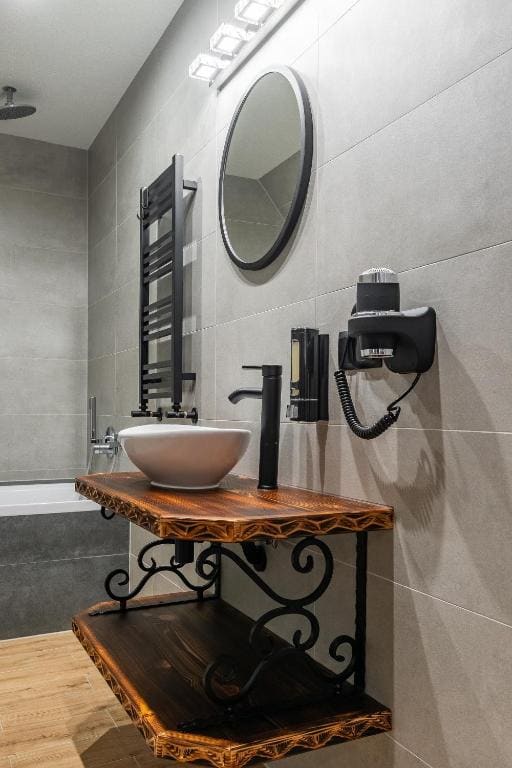 Standard Double Room with bath and balcony room - Image 2