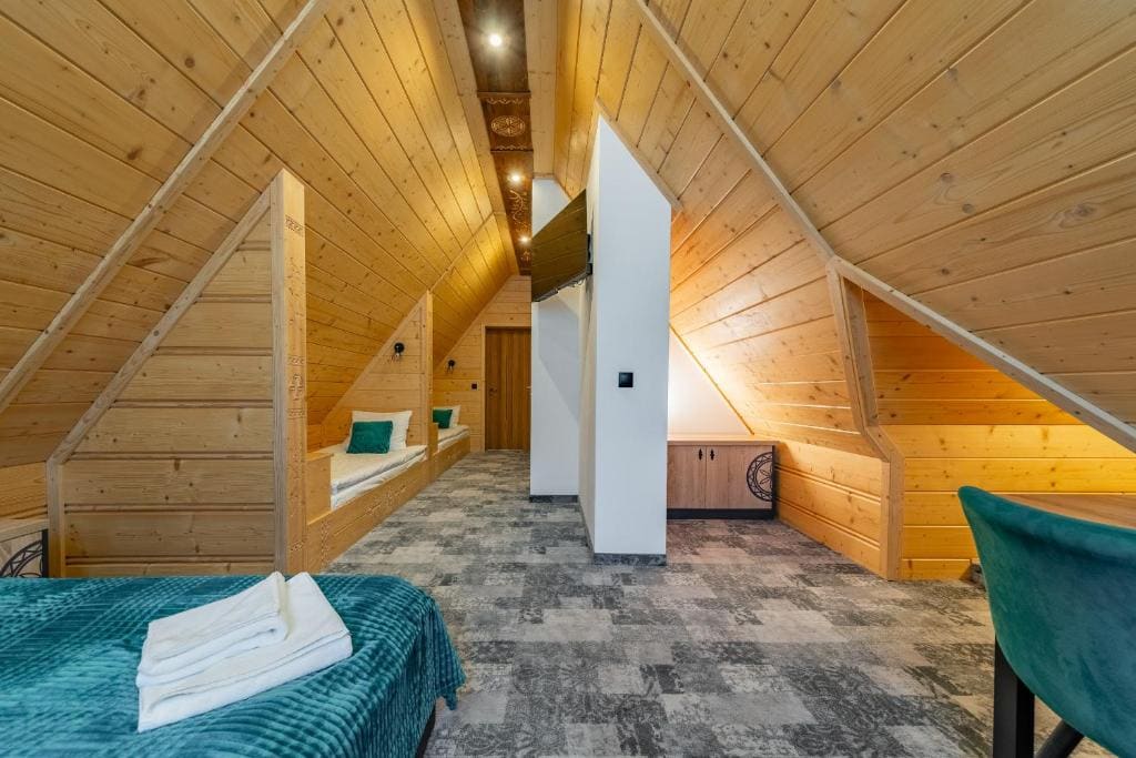 Standard Quadruple Room room - Image 3