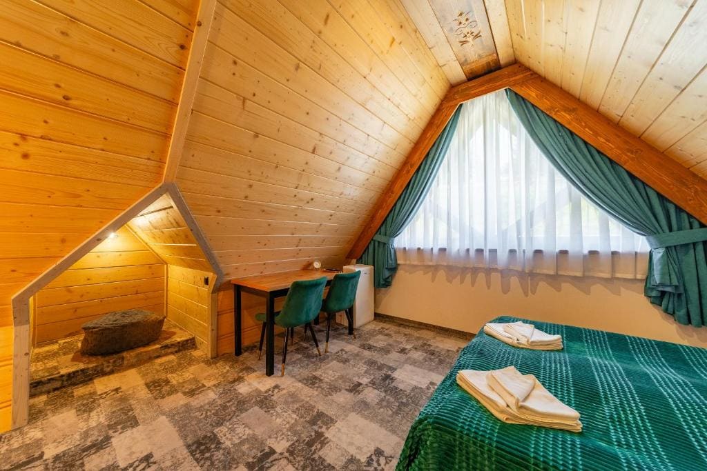Standard Quadruple Room room - Image 2