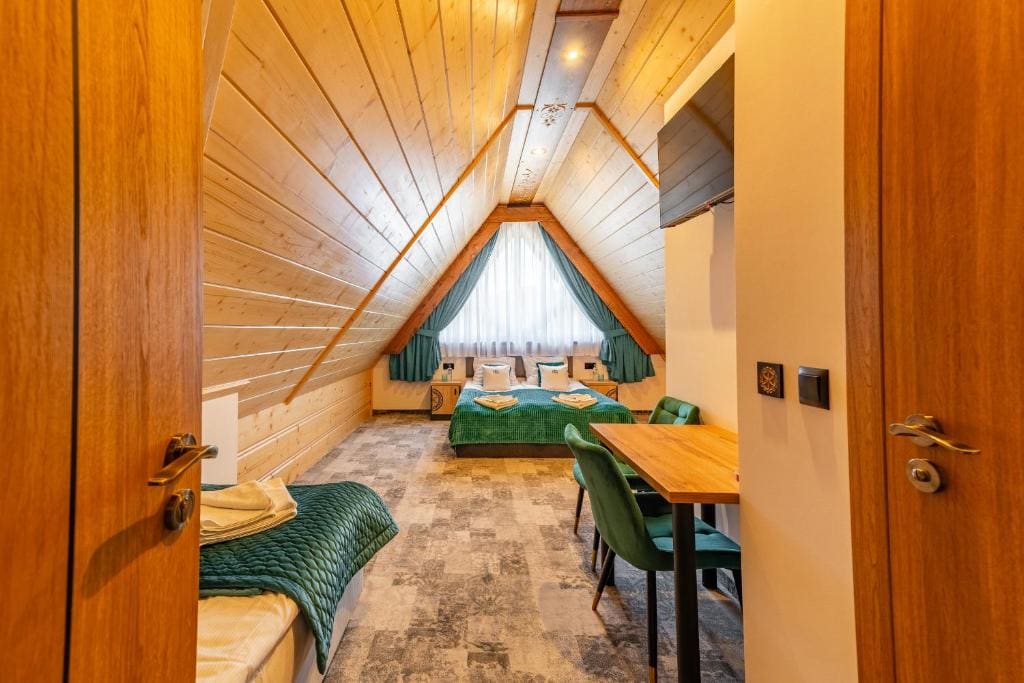 Standard Triple Room room - Image 2
