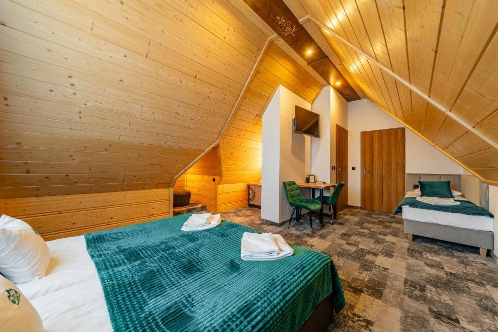 Standard Triple Room room - Image 1