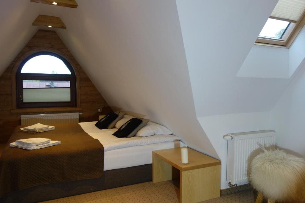 Twin Room with Bath room - Image 2