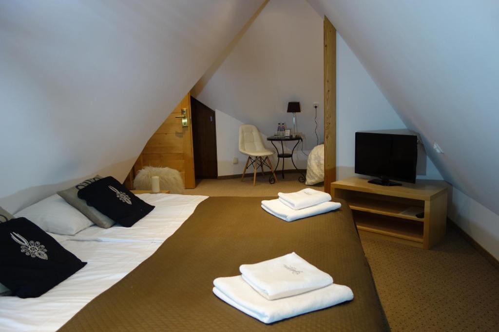 Twin Room with Bath room - Image 1