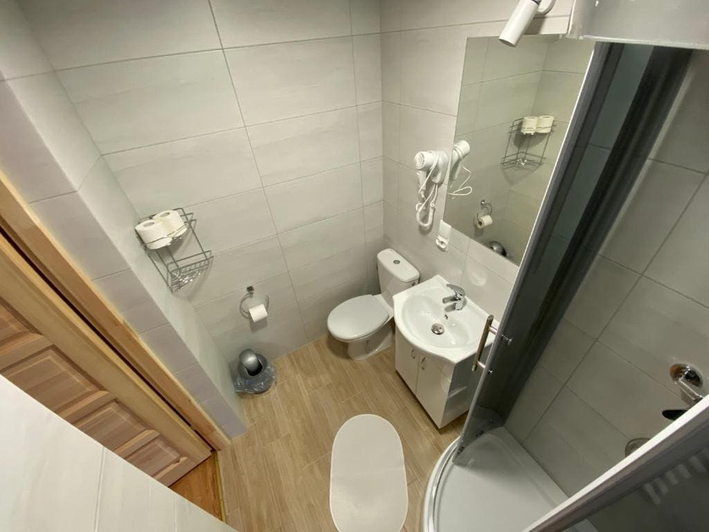 Single Room with Bathroom room - Image 1