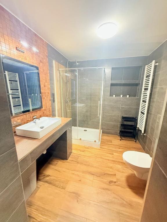 Deluxe Two-Bedroom Apartment with Garden View room - Image 2