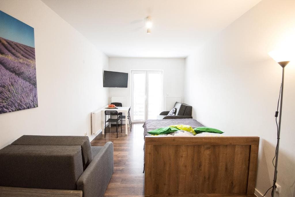 Studio Apartment room - Image 3