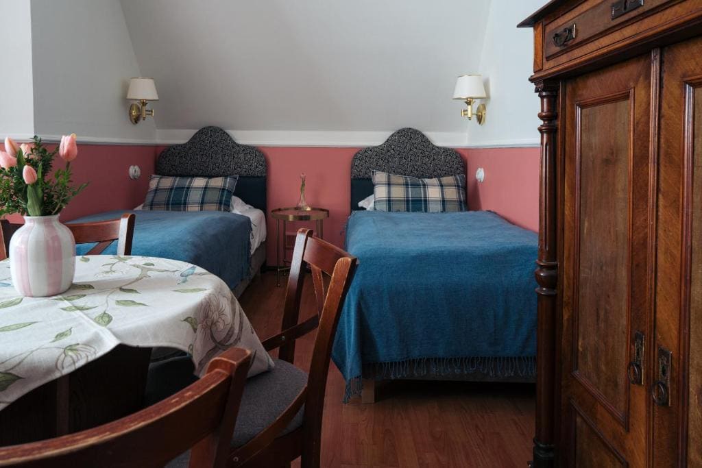 Deluxe Quadruple Room room - Image 1
