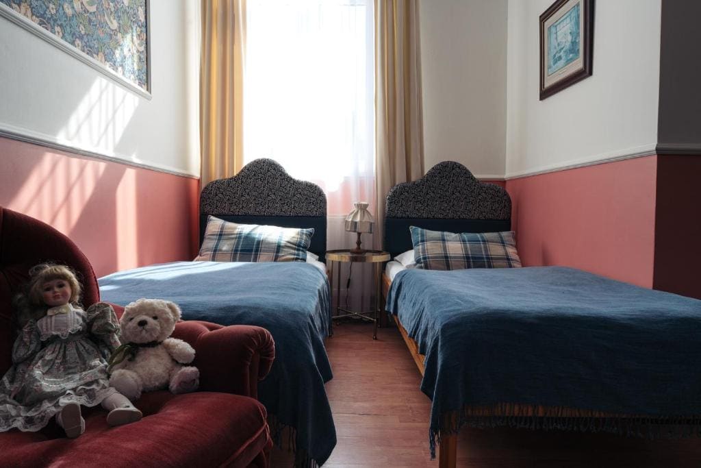 Deluxe Quadruple Room room - Image 2