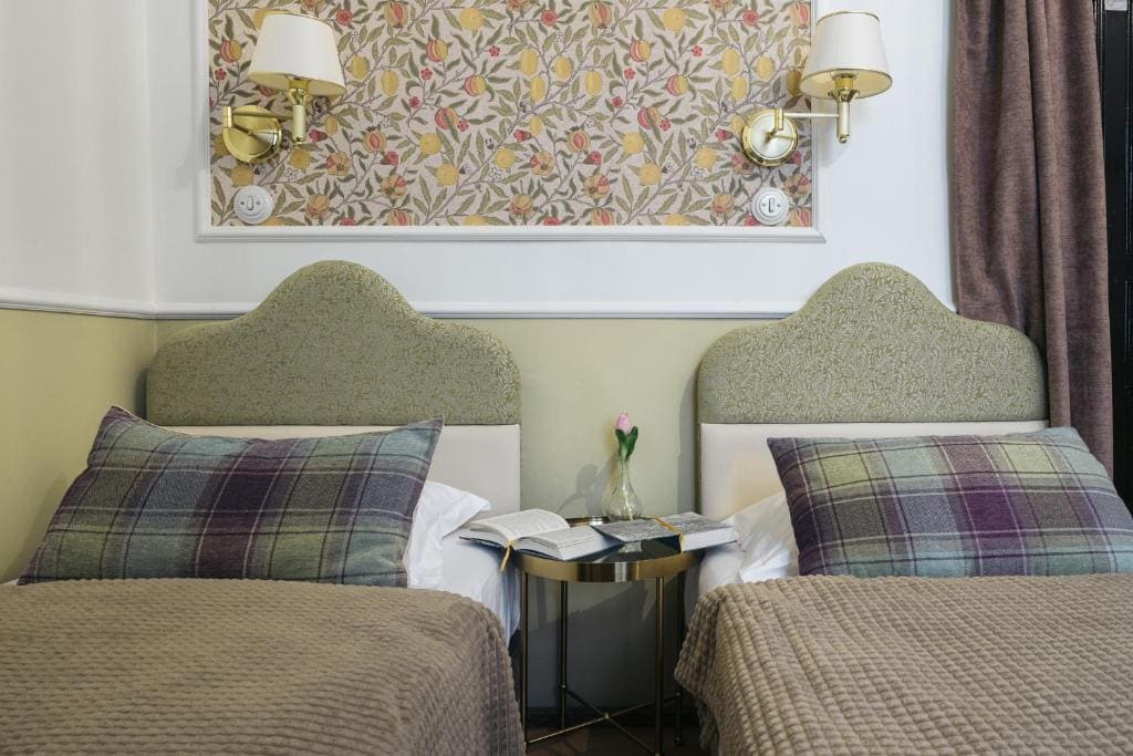 Deluxe Double Room with Shower room - Image 1