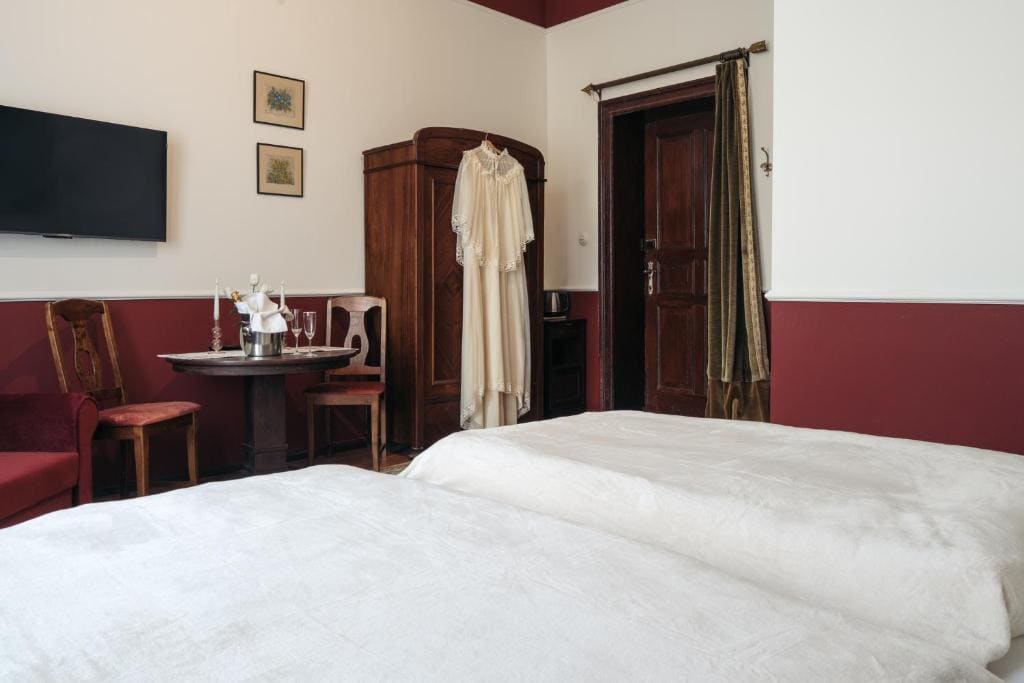 Comfort Triple Room with Shower room - Image 2