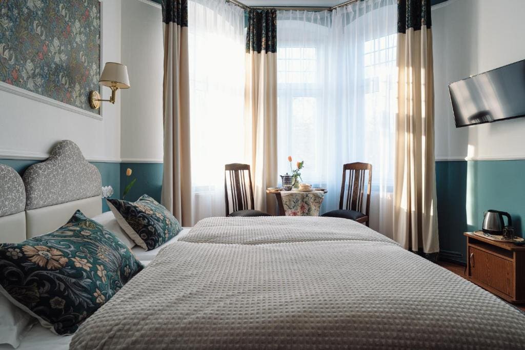 Double Room with Garden View room - Image 3