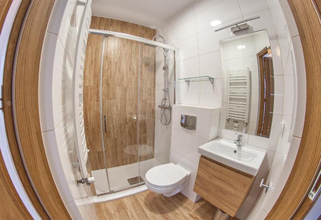 Comfort Triple Room with Shower room - Image 3