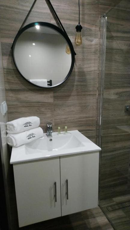 Standard Double or Twin Room room - Image 2