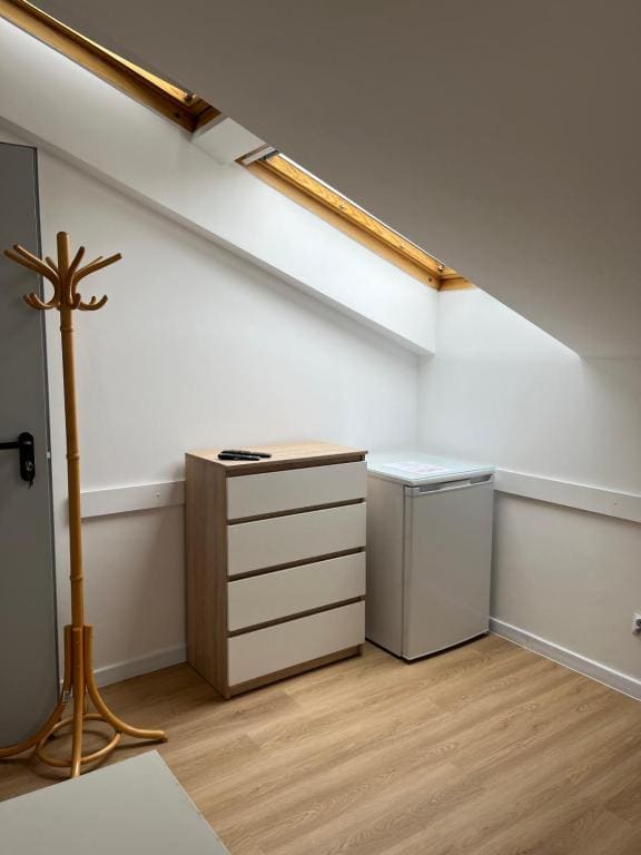 Double Room with Shared Bathroom room - Image 2