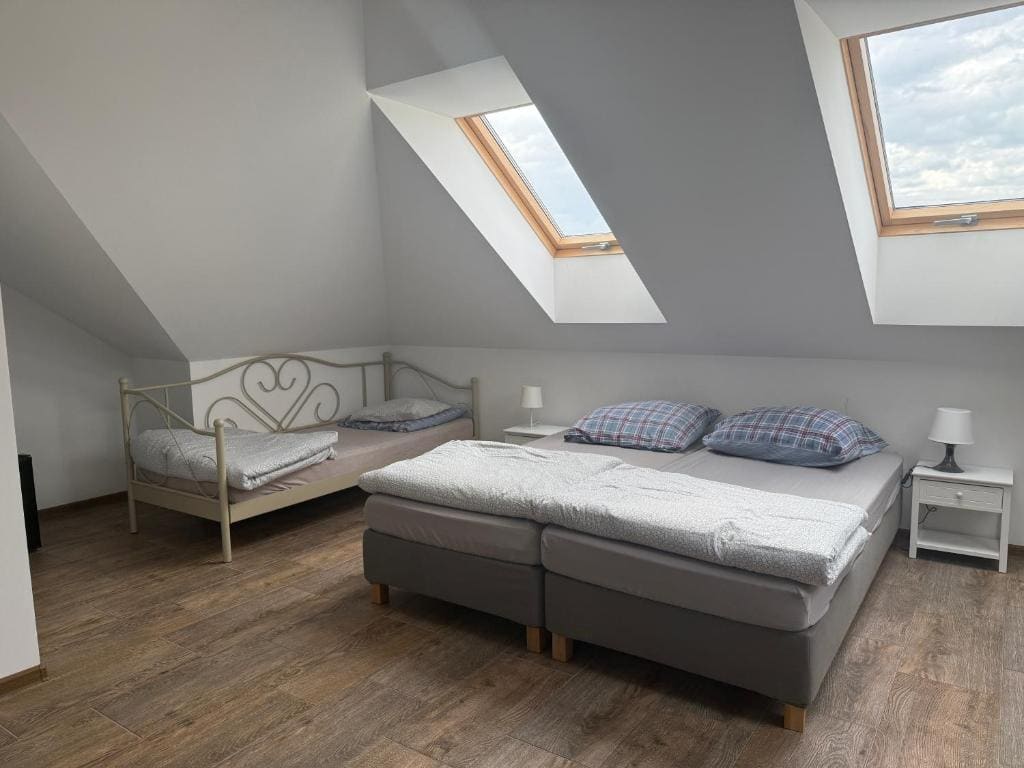 Classic Quadruple Room room - Image 3
