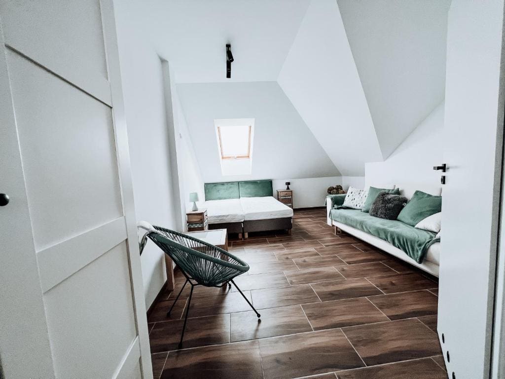 Standard Family Room room - Image 2