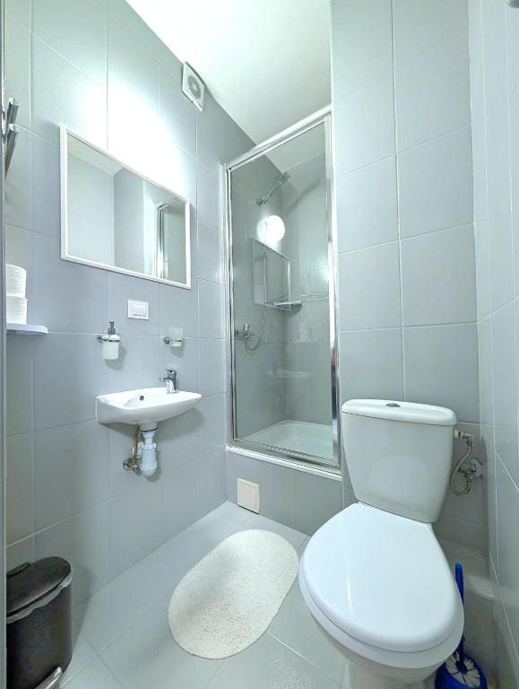Large Single Room room - Image 3