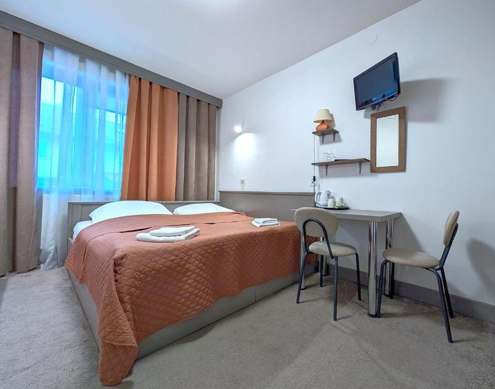 Double Room with Private Bathroom room - Image 3