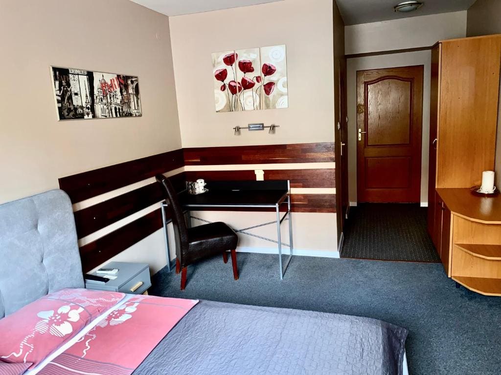 Standard Twin Room room - Image 3