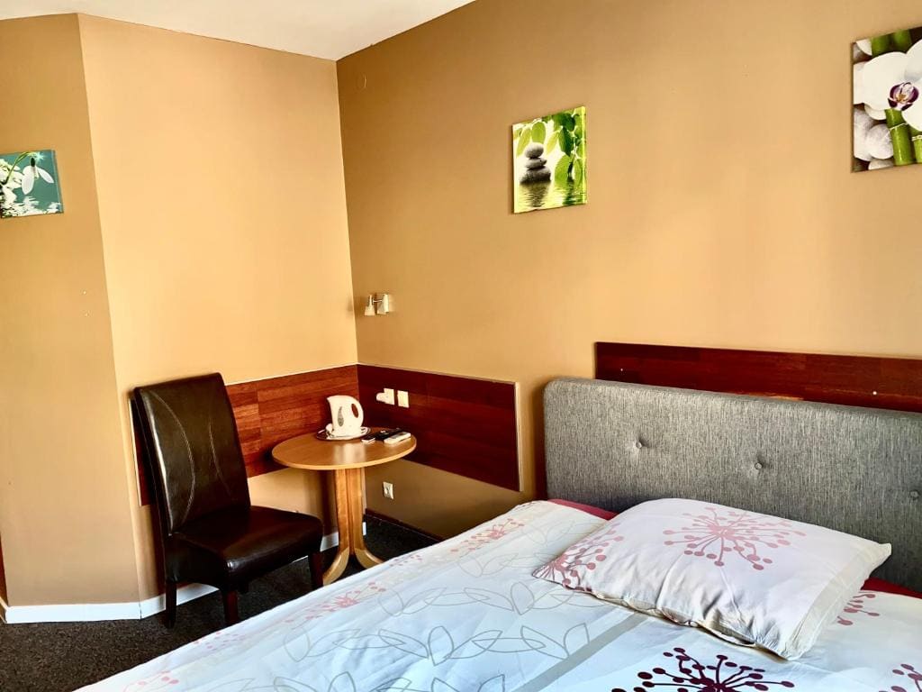 Standard Twin Room room - Image 2