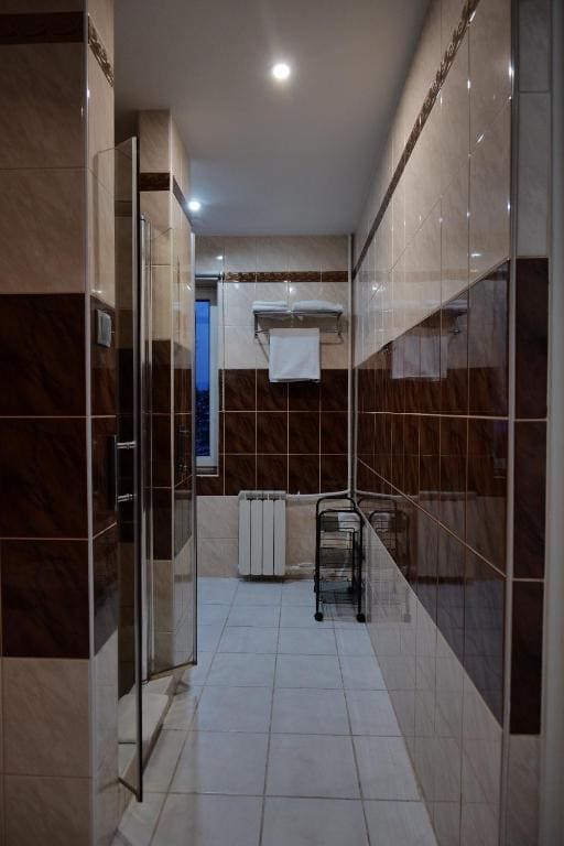 Double Room with Private Bathroom room - Image 3