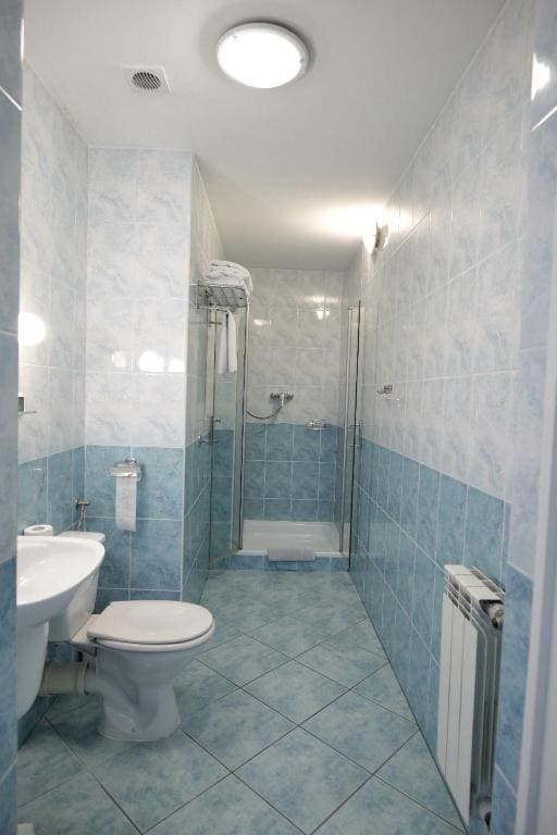 Triple Room with Private Bathroom room - Image 1