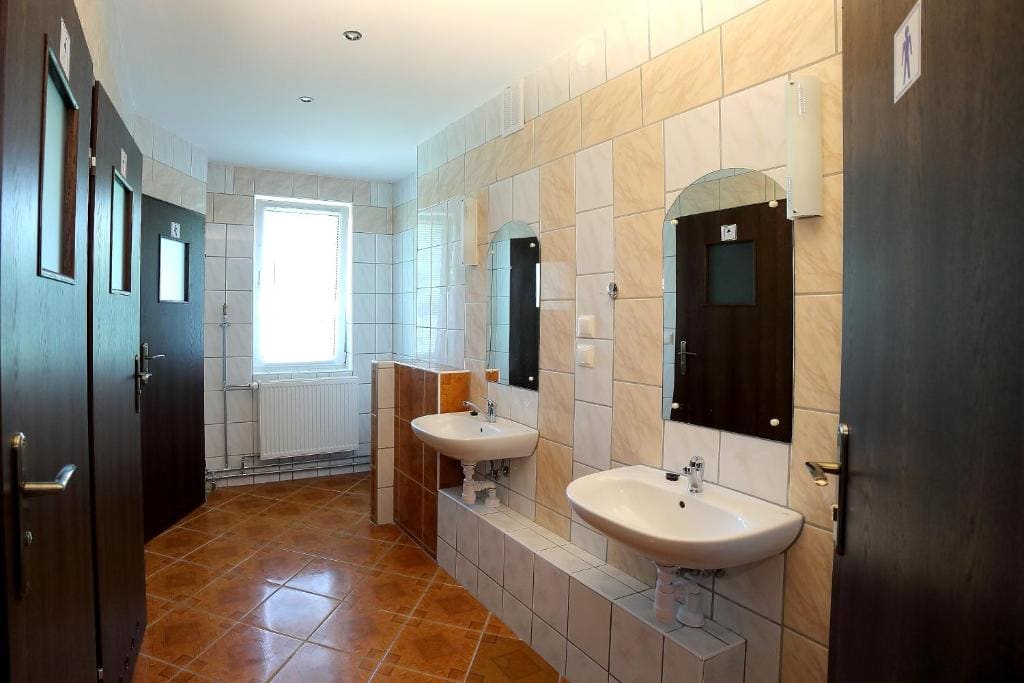 Basic Triple Room with Shared Bathroom room - Image 3