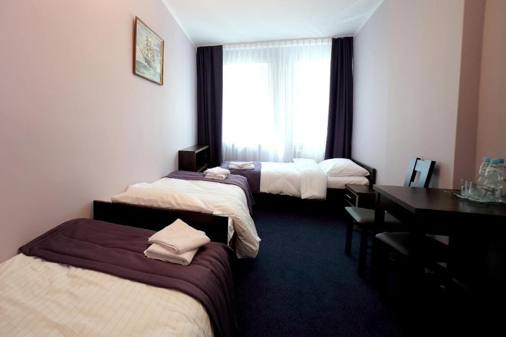 Basic Triple Room with Shared Bathroom room - Image 2