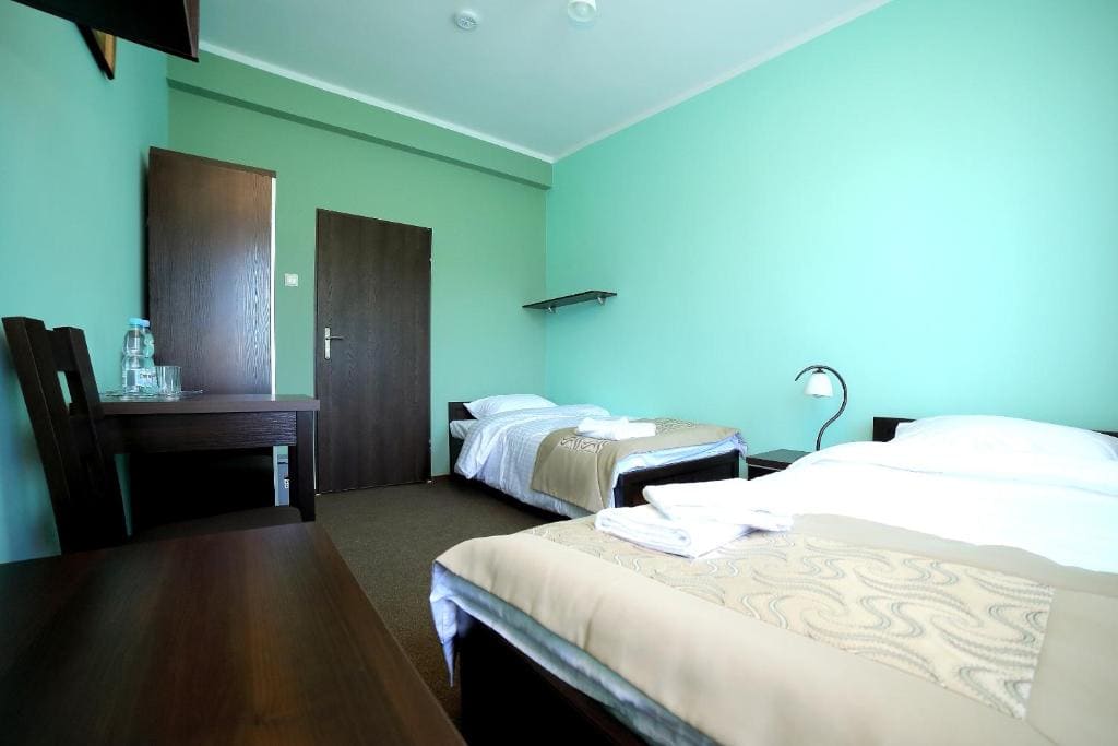 Standard Double Room with Shared Bathroom room - Image 2