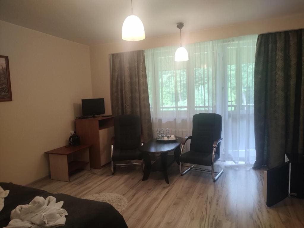 Family Room room - Image 1