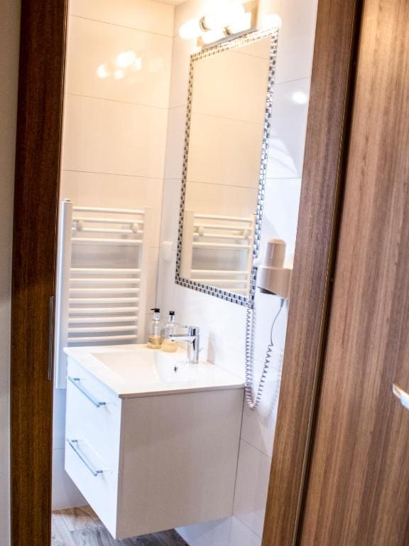 Double Room with Private Bathroom room - Image 1