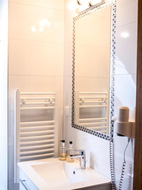 Double Room with Private Bathroom room - Image 3