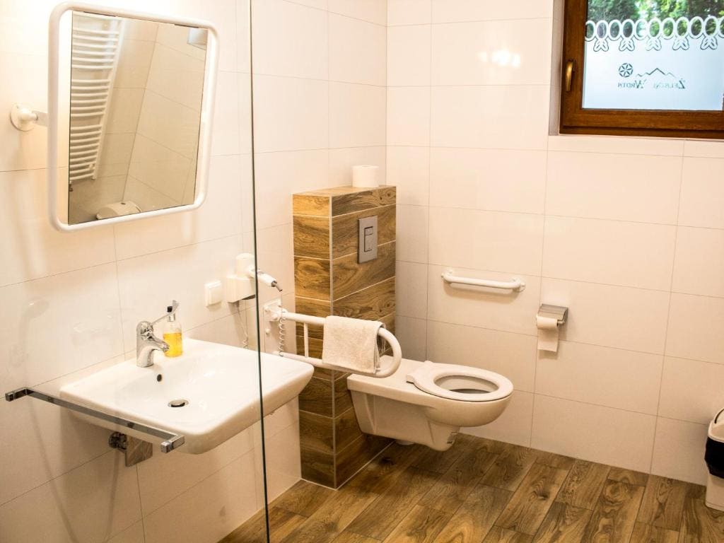 Triple Room with Bathroom room - Image 1