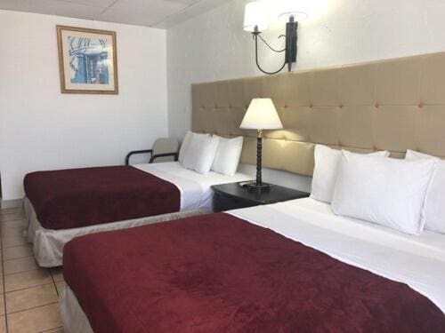 Standard Room, Two Queen Beds room - Image 2