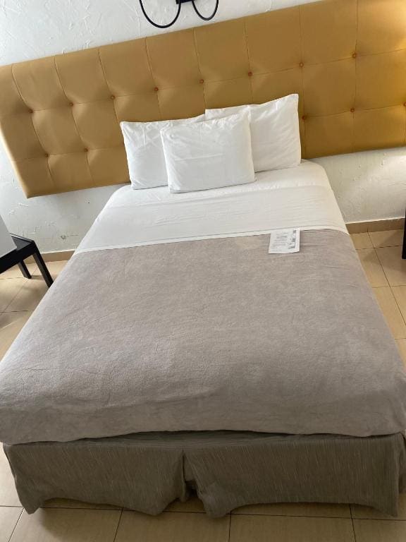Standard Room, One Queen Bed room - Image 1