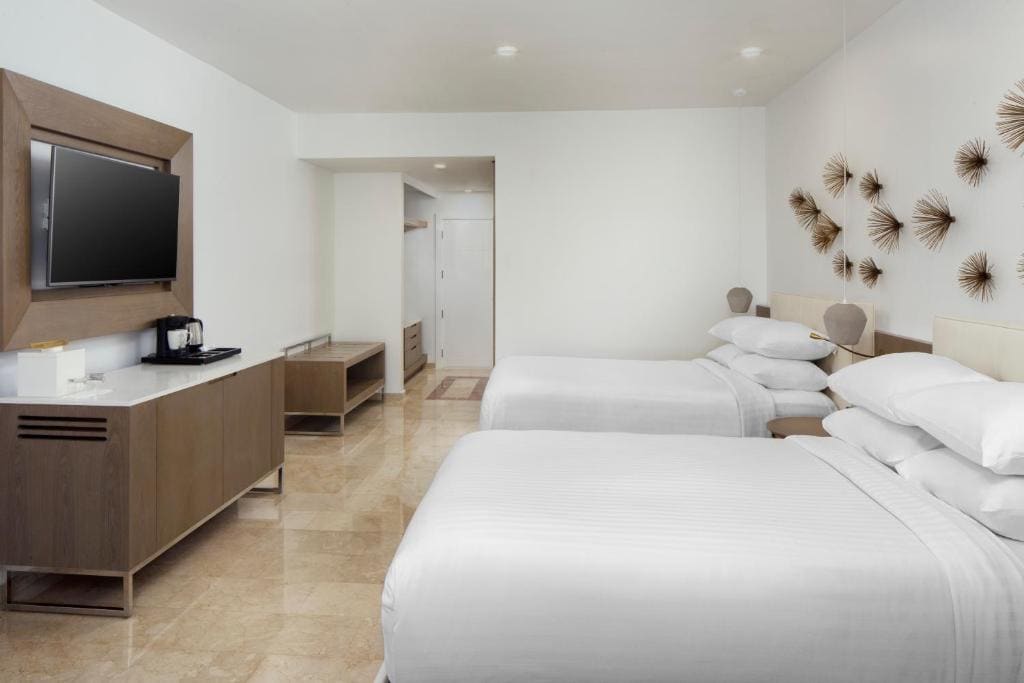 Double Room with Two Double Beds and Ocean View room - Image 1