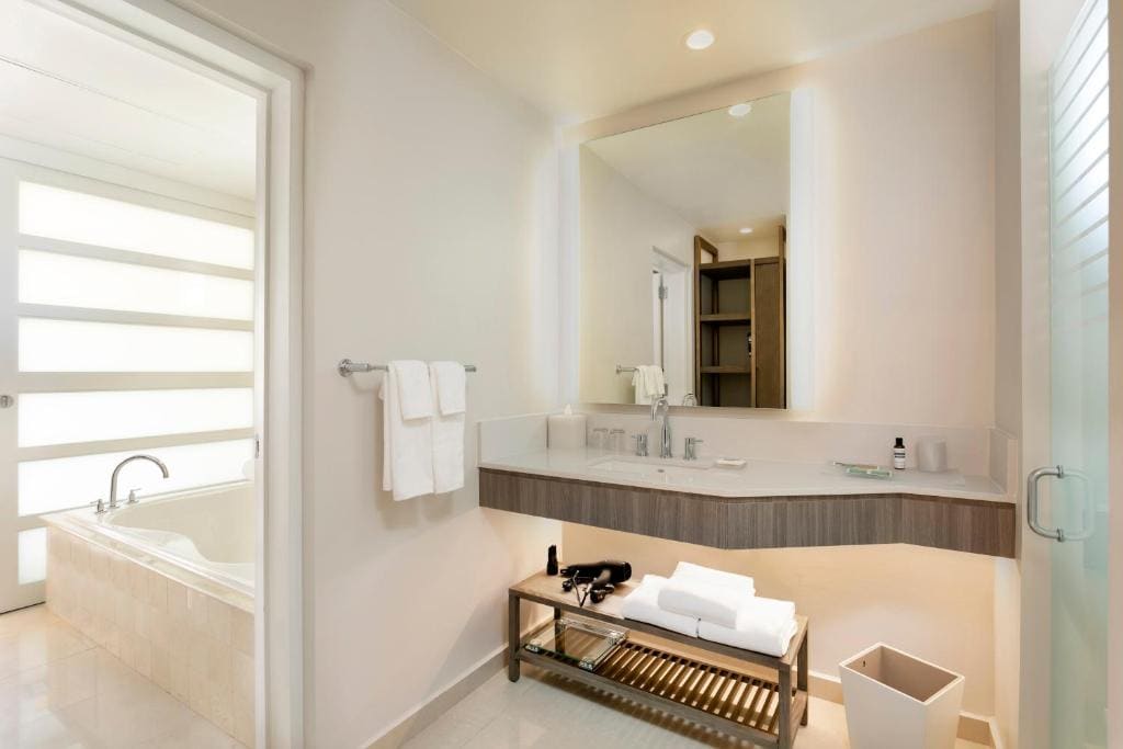 Deluxe Villa with Two Queen Beds and Ocean View room - Image 2