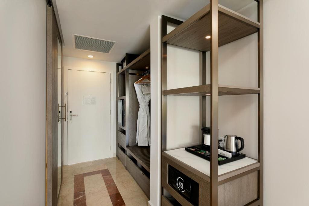 Queen Room with Two Queen Beds and Garden View room - Image 1