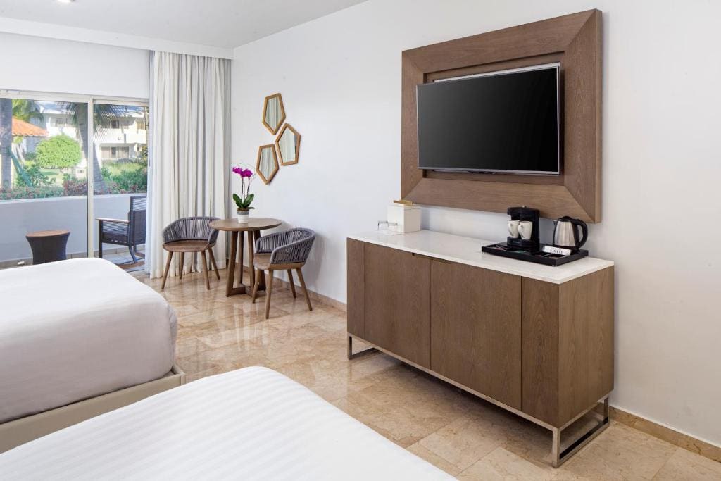 Double Room with Two Double Beds and Roll-In Shower - Mobility Accessible room - Image 2