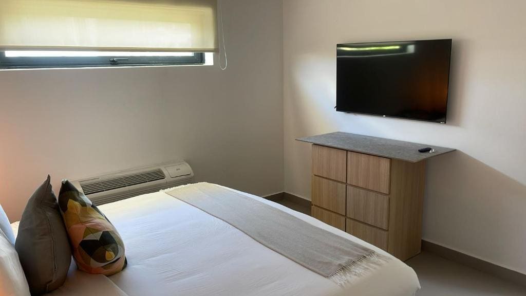 Double Room with Shared Bathroom room - Image 3
