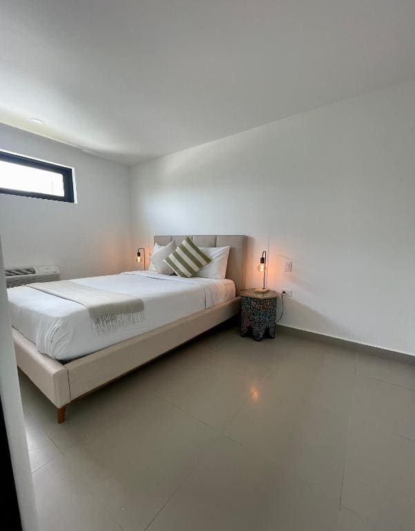 Double Room with Shared Bathroom room - Image 2